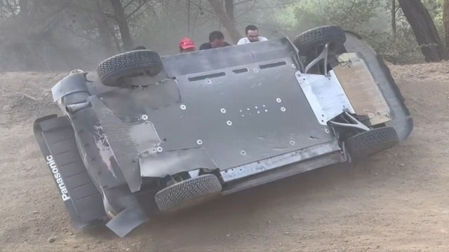 ΕΚΟ Ράλλυ Ακρόπολις: Τούμπαρε το Yaris του Έβανς – Το επανέφεραν θεατές (photos)