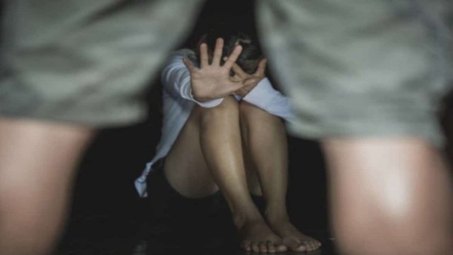 «Η μητέρα δεν πιστεύει το παιδί της»: Σοκαριστικές εξελίξεις στην υπόθεση βιασμού της 13χρονης στη Λέσβο (video)