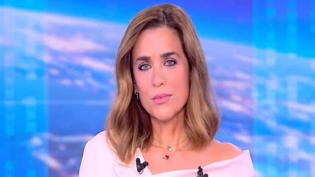 Αποκαλυπτικές φωτογραφίες στην παραλία – Η Εύα Αντωνοπούλου με σέξι μαγιό!