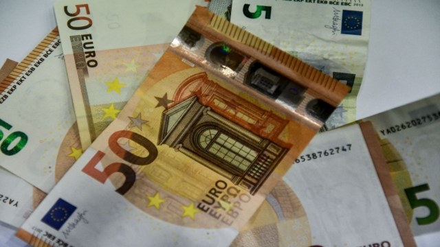 Κατώτατος μισθός: Αναμένονται αύξησεις με καθοριστικό ρόλο τον πληθωρισμό –  Ενδεχόμενο πάγωμα συστήματος