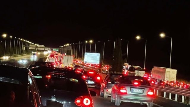 Η μάχη των Θερμοπυλών 2024: Απόσταση 10 λεπτών σε 2 εφιαλτικές ώρες για τους εκδρομείς του τριημέρου! (photos)