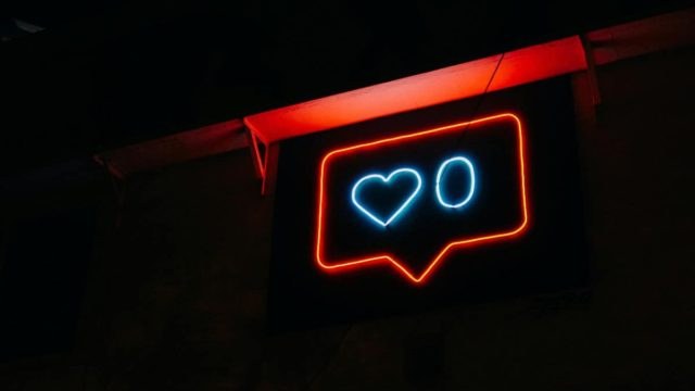 Εάν ο πρώην σου κάνει likes στις φωτογραφίες σου, σε θέλει ακόμα!