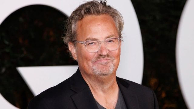 28/10/2023: Όταν ο χρόνος σταμάτησε για τα «Φιλαράκια» – Η θλιβερή επέτειος θανάτου του Μάθιου Πέρι