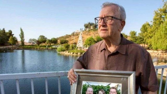 Τον πήρε τηλέφωνο ο γιος του, τον οποίο είχε κηδέψει πριν από 11 μέρες – Αυτό που ακολούθησε προκαλεί σοκ (photo)