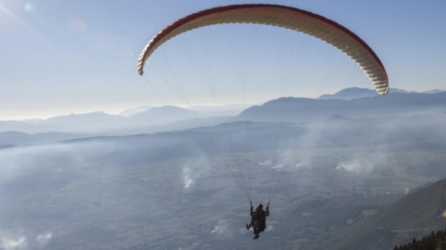 Τραγωδία στη Θεσσαλονίκη: Έπεσε χειριστής παραπέντε – Ανασύρθηκε νεκρός από δύσβατη περιοχή