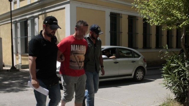 Προφυλακίστηκε ο 50χρονος που το 2016 είχε πυροβολήσει τον Πάνο Καλλίτση και συνελήφθη το 2024 με ροζ κοκαΐνη