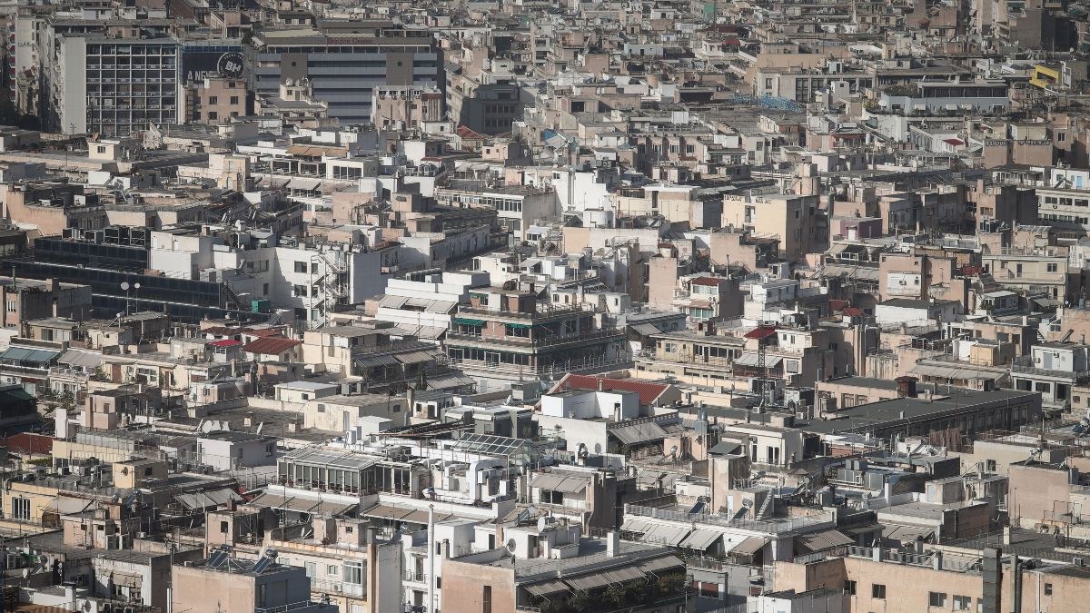 Απλησίαστες οι τιμές στα ακίνητα: Οι νέοι δεινοπαθούν για να αποκτήσουν στέγη!