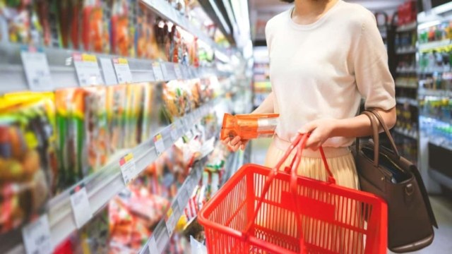 Ακρίβεια: Αύξηση 63,5% στα βασικά τρόφιμα σε σχέση με το 2021!