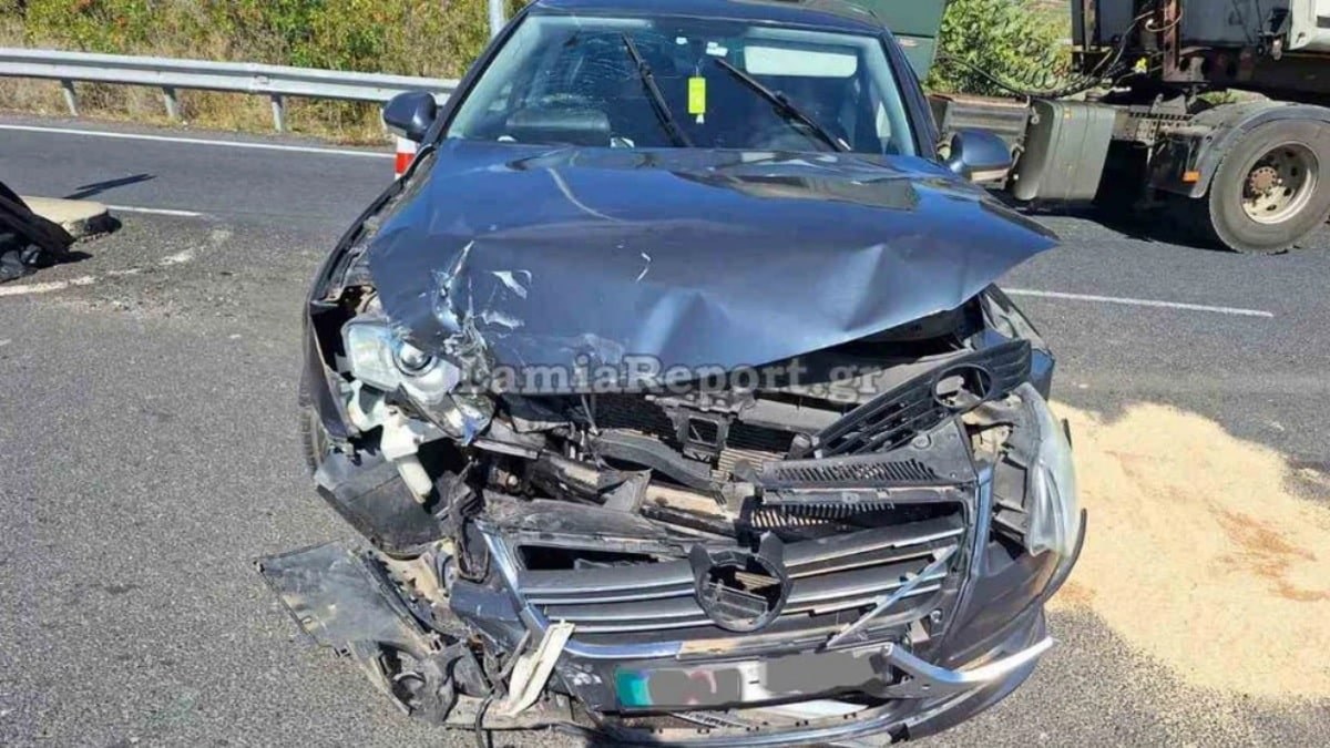 Σοβαρό τροχαίο στην Φθιώτιδα: Οδηγός παραβίασε STOP ενώ μετέφερε τη γυναίκα του και το μωρό παιδί τους (video)