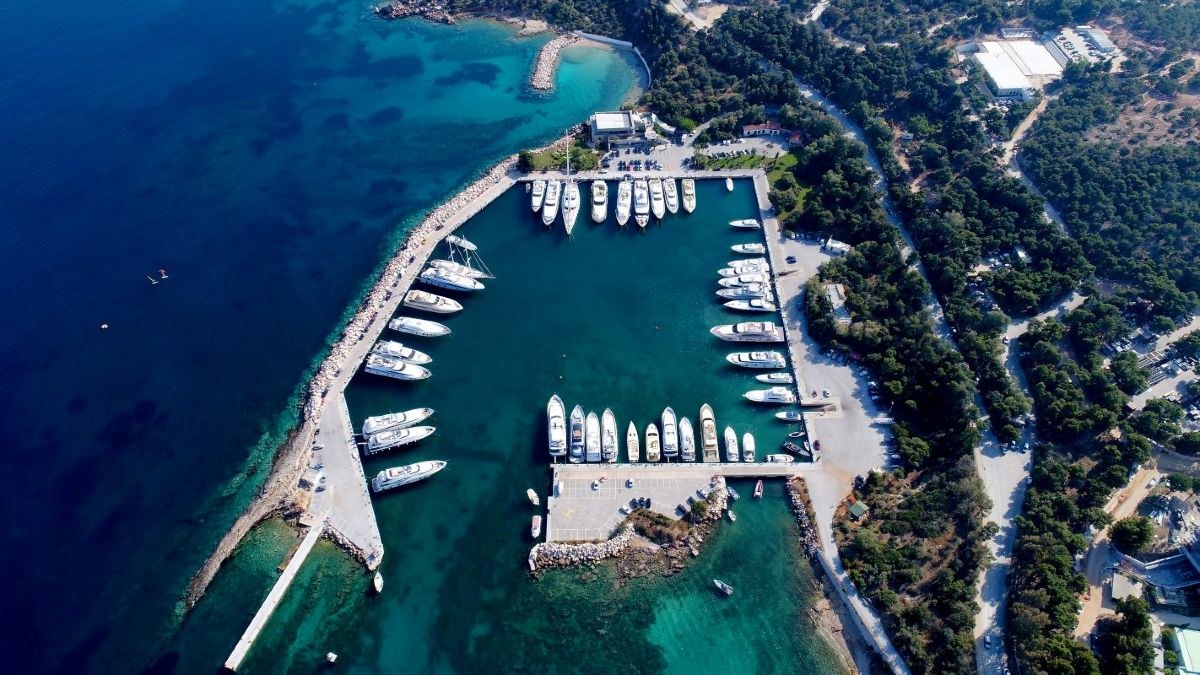 Έχετε πάει στην πιο κοσμοπολίτικη Μαρίνα της Αθήνας με τα υπέρ χλιδάτα μαγαζιά και εστιατόρια;