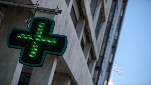 Αυτή η ιστορία συγκινεί τους πάντες: Φτωχό ζευγάρι μπαίνει σε φαρμακείο και η ζωή του αλλάζει ριζικά