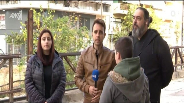 Γιος του viral ιερέα του TikTok: Δέχθηκε bulling – «Μου έβγαλαν ένα ψαλίδι και μου είπαν “θα σε σκοτώσω”»