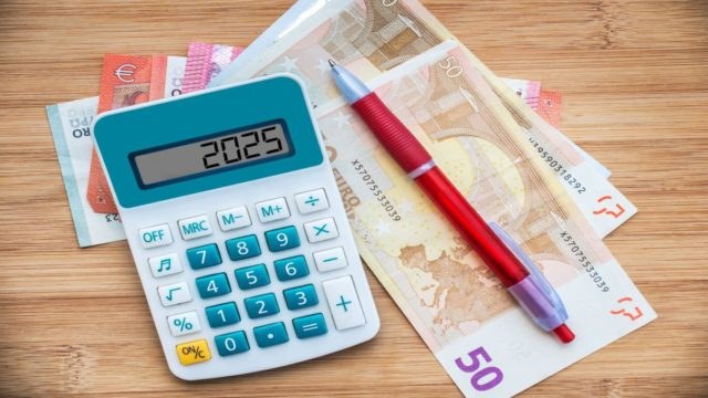 Κατώτατος μισθός στο Δημόσιο: Τι αυξήσεις έρχονται; Πως θα καθορίζεται για την επόμενη 3ετία;