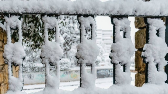 Καιρός: Χιόνια και τσουχτερό κρύο βλέπουν 6 μετεωρολόγοι! Τι είναι ο πολικός αεροχείμμαρος που θα «χτυπήσει» την χώρα το Σαββατοκύριακο;