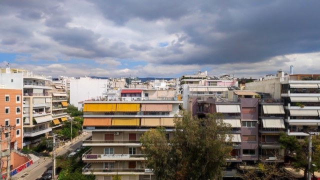 Τα ενοίκια και οι τιμές πώλησης αυξάνονται – Οι νέοι δεν μπορούν να φύγουν από τα πατρικά τους