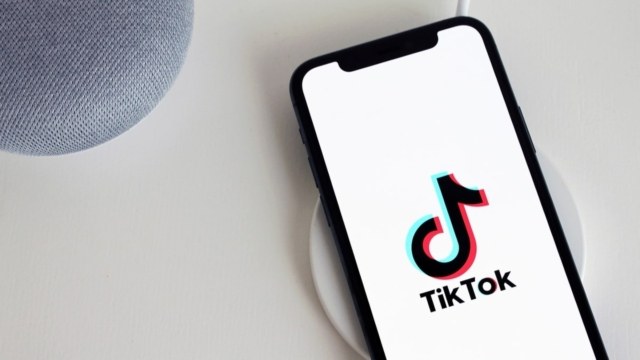 Νέα δεδομένα στο TikTok: Περιορίζει τα φίλτρα ομορφιάς για τους ανήλικους χρήστες