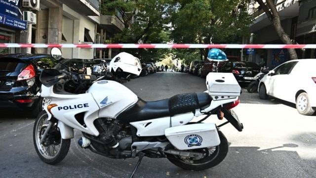 Ασπρόπυργος: 7 τραυματίες αστυνομικοί μετά από καταδίωξη – Μπήκαν σε καταυλισμό Ρομά, τους επιτέθηκαν με πέτρες