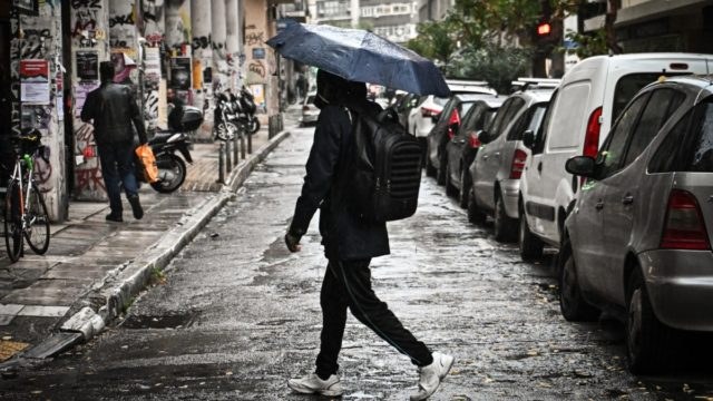 Καιρός σήμερα 11/12: Βροχές και καταιγίδες με μαλακές θερμοκρασίες – Η πρόγνωση από Κολυδά και Αρνιακό
