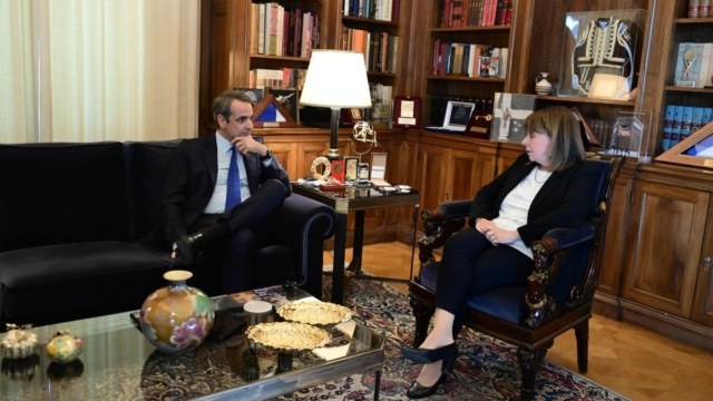Ο Κυριάκος Μητσοτάκης αποφασίζει για τον Πρόεδρο της Δημοκρατίας: Οι αντιδράσεις ΠΑΣΟΚ και ΣΥΡΙΖΑ