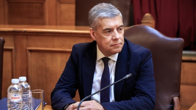 Στο νοσοκομείο ο Κώστας Αγοραστός –  Δέχτηκε επίθεση από συγγενείς θυμάτων των Τεμπών