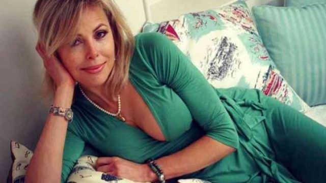 «Πήγα με κάποιον για ένα βράδυ και τώρα απειλεί να τα πει όλα στον άντρα μου. Δεν θέλω να χωρίσω»