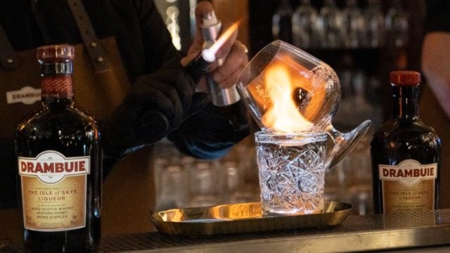 Festive brunch στο Gloria Gati με τα νέα Drambuie Espresso Cocktails!