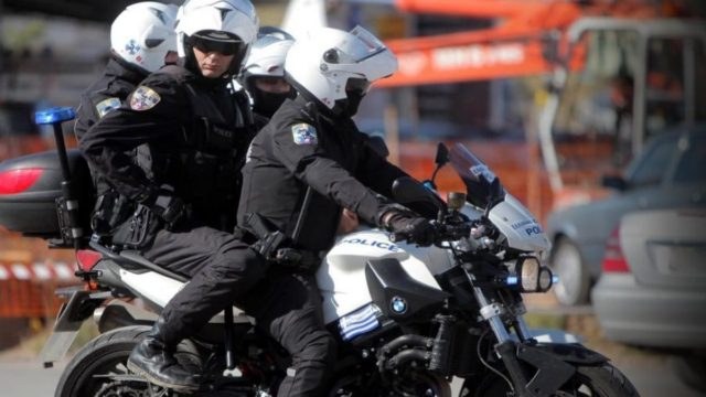 Θεσσαλονίκη: Μεγάλο «ντου» της ΕΛ.ΑΣ – Εντοπίστηκε εργαστήριο με πλαστούς πίνακες