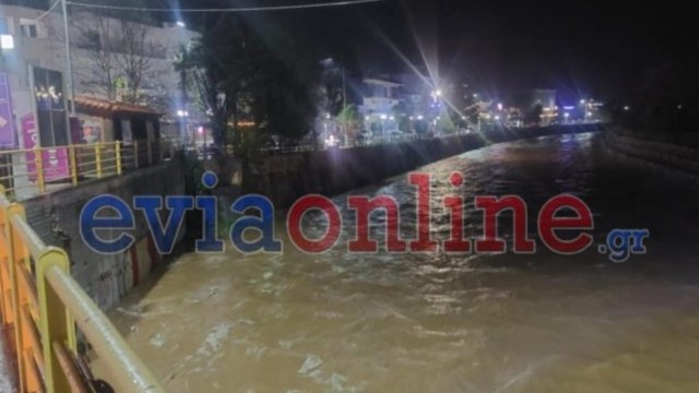 Σκηνές χάους στην Εύβοια λόγω της κακοκαιρίας: Πλημμύρες, εγκλωβισμοί και κίνδυνος υπερχείλισης του ποταμού Μεσσάπιου