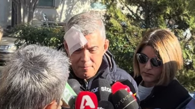 Με γάζα στο μάτι μίλησε ο Αγοραστός και απείλησε με μηνύσεις τους γονείς των Τεμπών – «Με γρονθοκόπησαν»