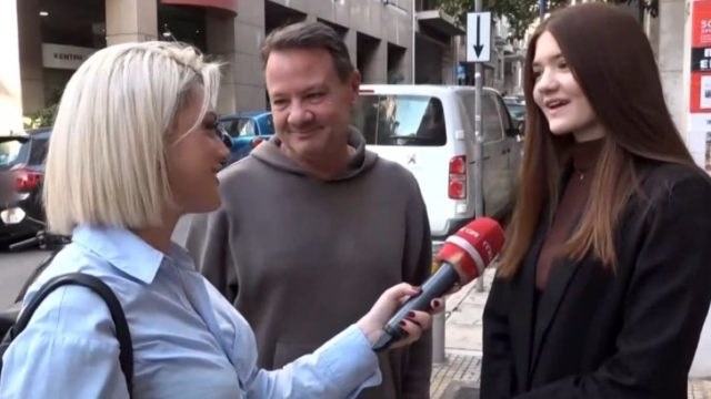 Χαρούμενος με τη 19χρονη κόρη στο πλευρό του ο Απόστολος Λύτρας: «Σπουδάζει Νομική, έρχεται καθημερινά στο γραφείο»