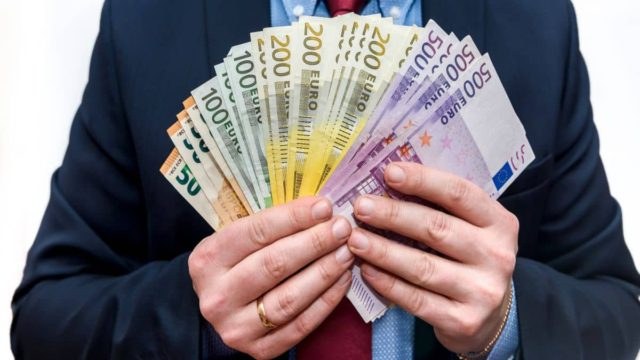 «Καταιγίδα» χρημάτων τα επόμενα 24ωρα! Πληρωμές σε εργαζομένους, συναταξιούχους και ευάλωτες κοινωνικές ομάδες! Αναλυτικά