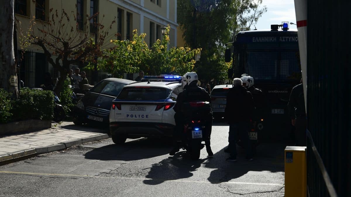 Σε ναρκωτικά και ανθρωποκτονίες εμπλέκονται 21 ποινικοί, μεταξύ τους χούλιγκαν της ΑΕΚ