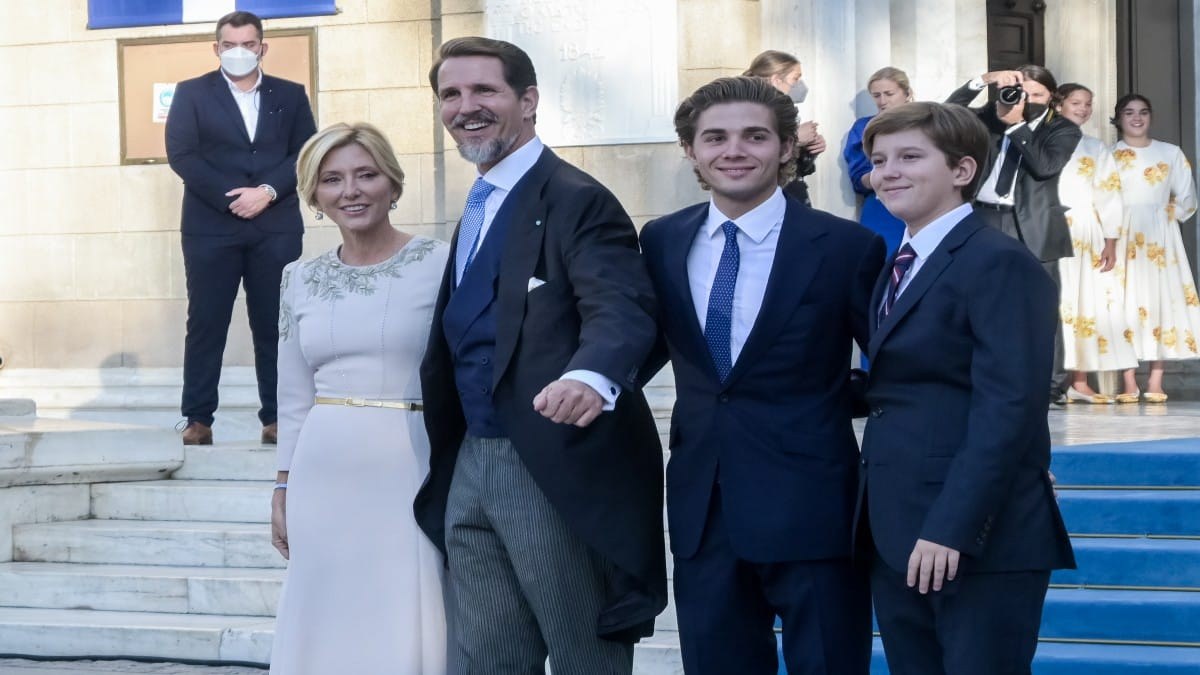 Οριστικό! «Ντε Γκρες» το νέο επίθετο του Παύλου και του Νικόλαου -Υπέγραψαν ότι αναγνωρίζουν το πολίτευμα και το Σύνταγμα