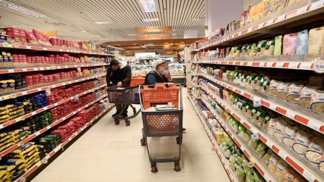 «Καλάθι των Χριστουγέννων»: Τι ανατιμήσεις σημειώθηκαν συγκριτικά με την περσινή χρονιά