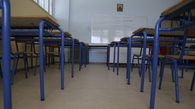 Σάλος στο Μαρκόπουλο: Συνέλαβαν καθηγητή που τσακώθηκε με μαθητή… για ένα μπαλόνι