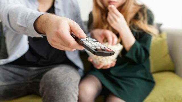 «Σκούρα» τα πράγματα για τους χρήστες της πειρατικής τηλεόρασης – Ξεκίνησαν οι διώξεις