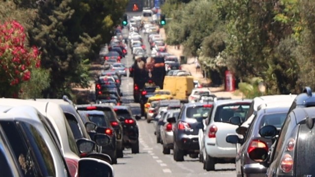 Live κίνηση 19/12: Λίγη υπομονή, γιορτές έρχονται – Στο «κόκκινο» και πάλι οι δρόμοι της Αττικής
