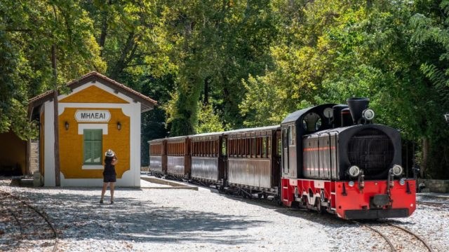 Κακό «ποδαρικό» για τον θρυλικό «Μουτζούρη» στο Πήλιο: Εκτροχιάστηκε την πρώτη μέρα του χειμερινού δρομολογίου