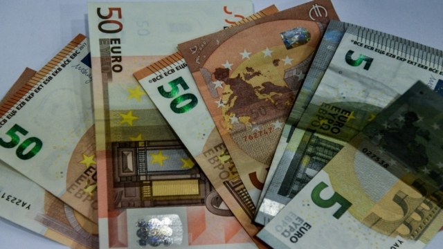 Ώρα μηδέν για την «Επιταγή Ακρίβειας»: Ξεκινούν οι πληρωμές στους δικαιούχους – Ποιοι πάνε πρώτοι ταμείο