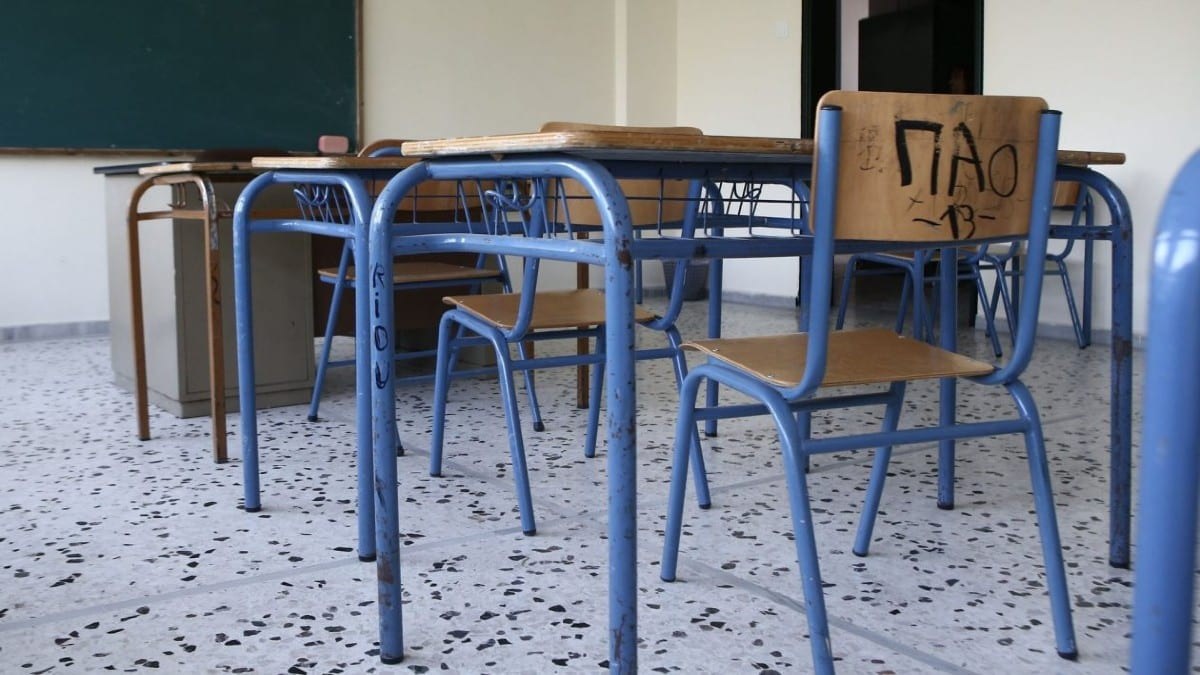 Πότε χτυπάει ξανά το κουδούνι στα σχολεία: Τι ισχύει για το εθνικό πένθος – Οι αργίες του 2025