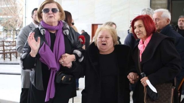 Κηδεία Ιάσονα Τριανταφυλλίδη – Τραγική φιγούρα η μητέρα του – «Τα τελευταία του λόγια ήταν ”μαμά μου σε αγάπησα πολύ”»