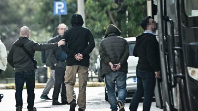 Κύκλωμα προστασίας: Εμπλέκεται γιος πασίγνωστης αστρολόγου στην υπόθεση;