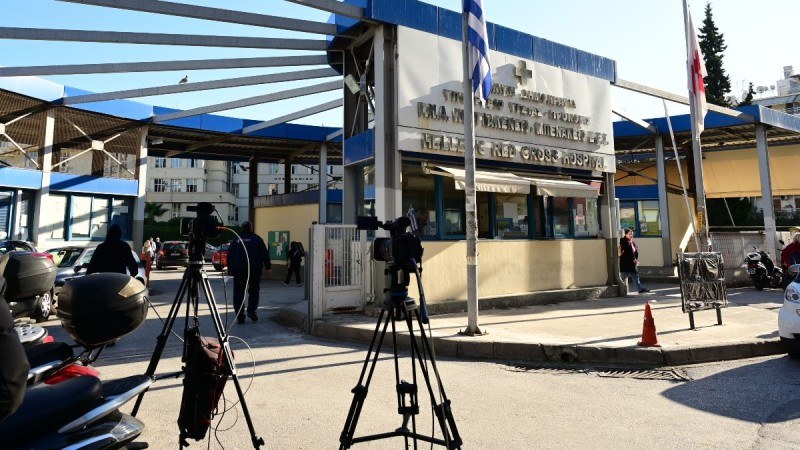 «Ερυθρός Σταυρός»: Η ΕΛΑΣ αναζητά τον τελευταίο συντηρητή του ασανσέρ για να τον συλλάβει