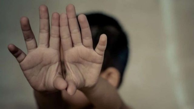 Φρίκη με την άγρια κακοποίηση του 3χρονου στο Ηράκλειο: Έχει αιμάτωμα στo κεφάλι, ρήξη αορτής και καψίματα από τσιγάρο