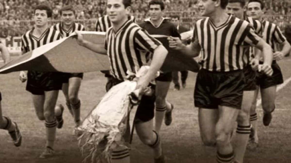 Πριν γίνει OPAP Arena – Τα εγκαίνια του γηπέδου στη Νέα Φιλαδέλφεια που κόστισαν 6 γκολ και 700.000 δραχμές για την ΑΕΚ!