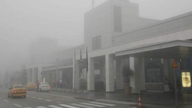 Χάος στο «Ελ. Βενιζέλος»: Αεροπλάνα δεν μπορούσαν να προσγειωθούν εξαιτίας της ομίχλης
