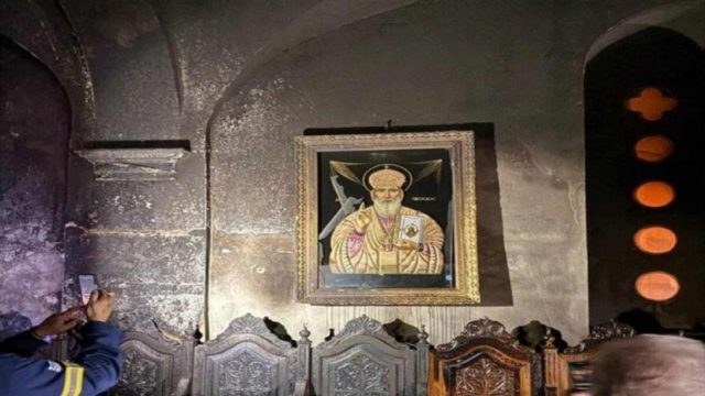 Πυρκαγιά στη Μητρόπολη του Αγίου Νικολάου στον Αστακό – Έμεινε άθικτη η εικόνα του Αγίου