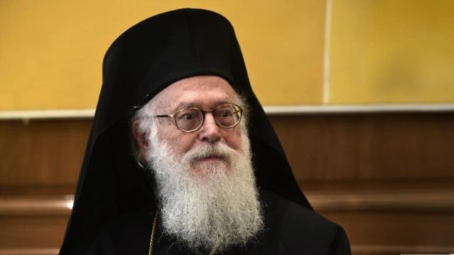 Αρχιεπίσκοπος Αλβανίας Αναστάσιος: Υποβλήθηκε σε τραχειοστομία – Παραμένει στη ΜΕΘ