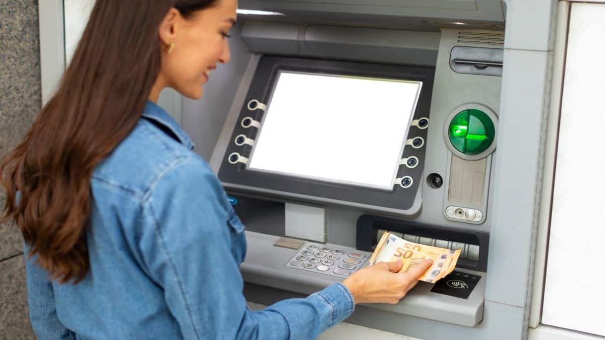 Τέλος στις αναλήψεις από ΑΤΜ βάζει η κυβέρνηση! Πως θα κατεβάζουμε χρήματα;
