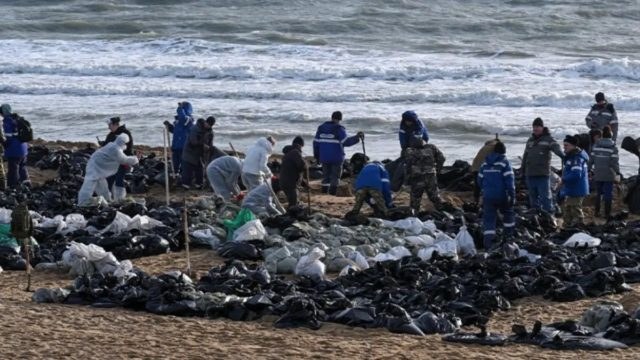 Περιβαλλοντική καταστροφή στη Μαύρη Θάλασσα – Διέρρευσαν 2.400 τόνοι πετρελαιοειδών